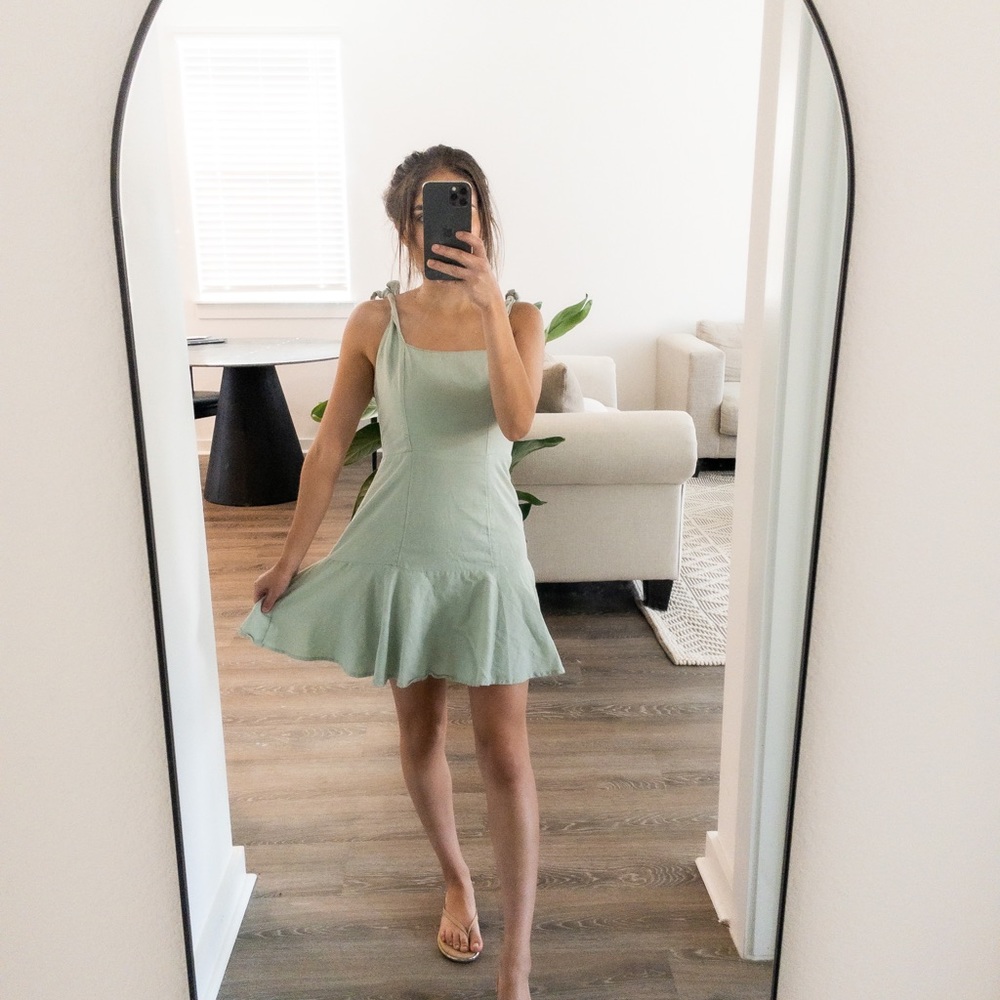 Cute mini dress.